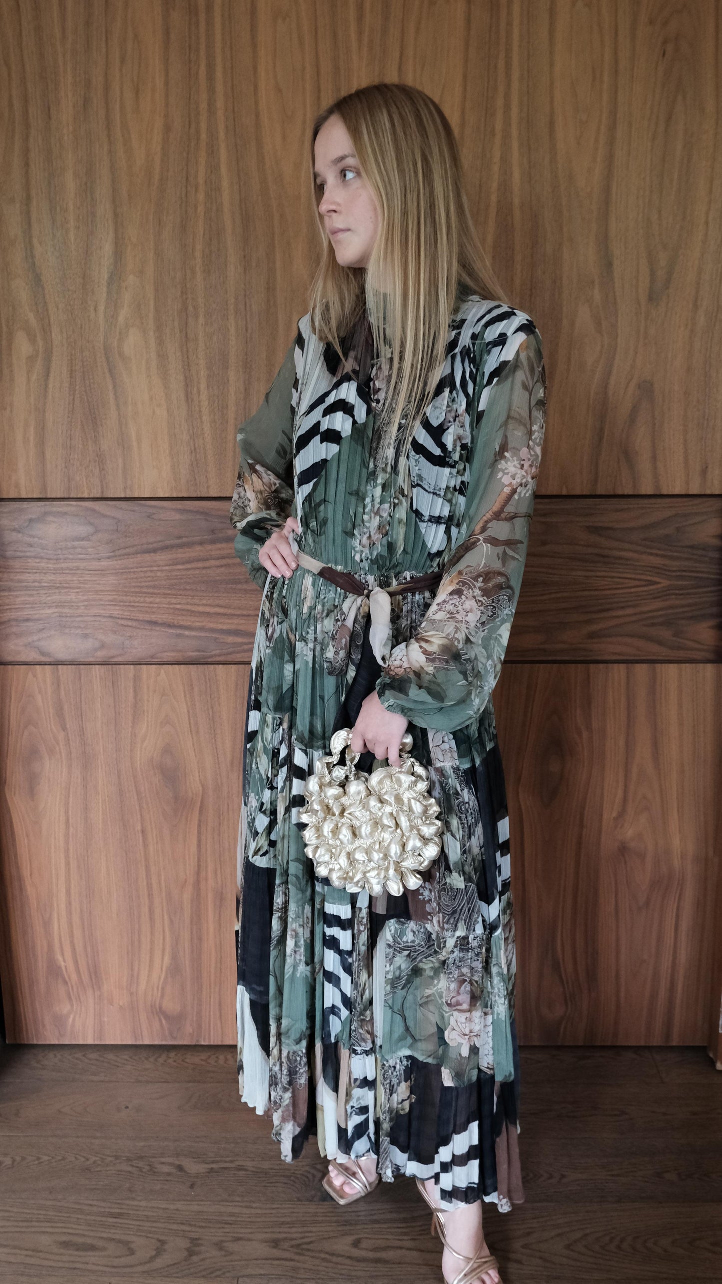 Falguni Vestido Earthy Meadows Mock Neck Dress