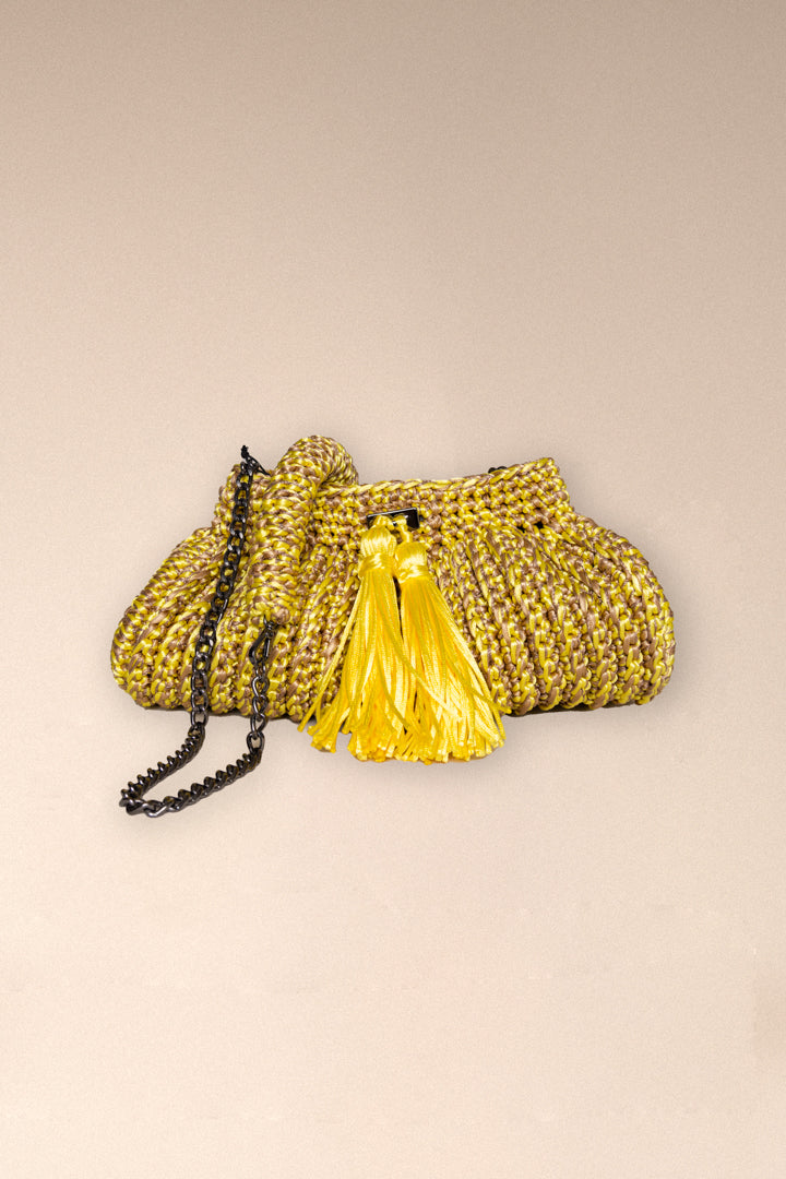 Cantiga clutch XL en color amarillo, con su cadena